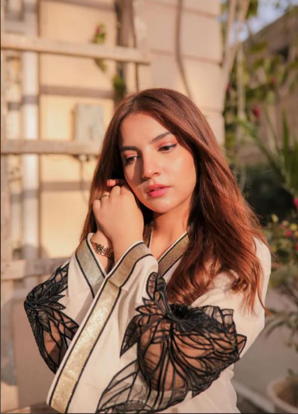 MESH SLEEVE GOLD & WHITE 2 PIECE